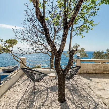 Huging The Horizon. Appartement Zaglavice