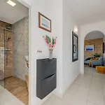 Apartment Huging The Horizon. Zaglavice